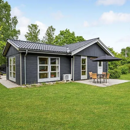 Awesome In Glesborg With Wifi 度假居 Fjellerup Strand