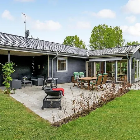 Lovely Home In Glesborg With Wifi Glesborg